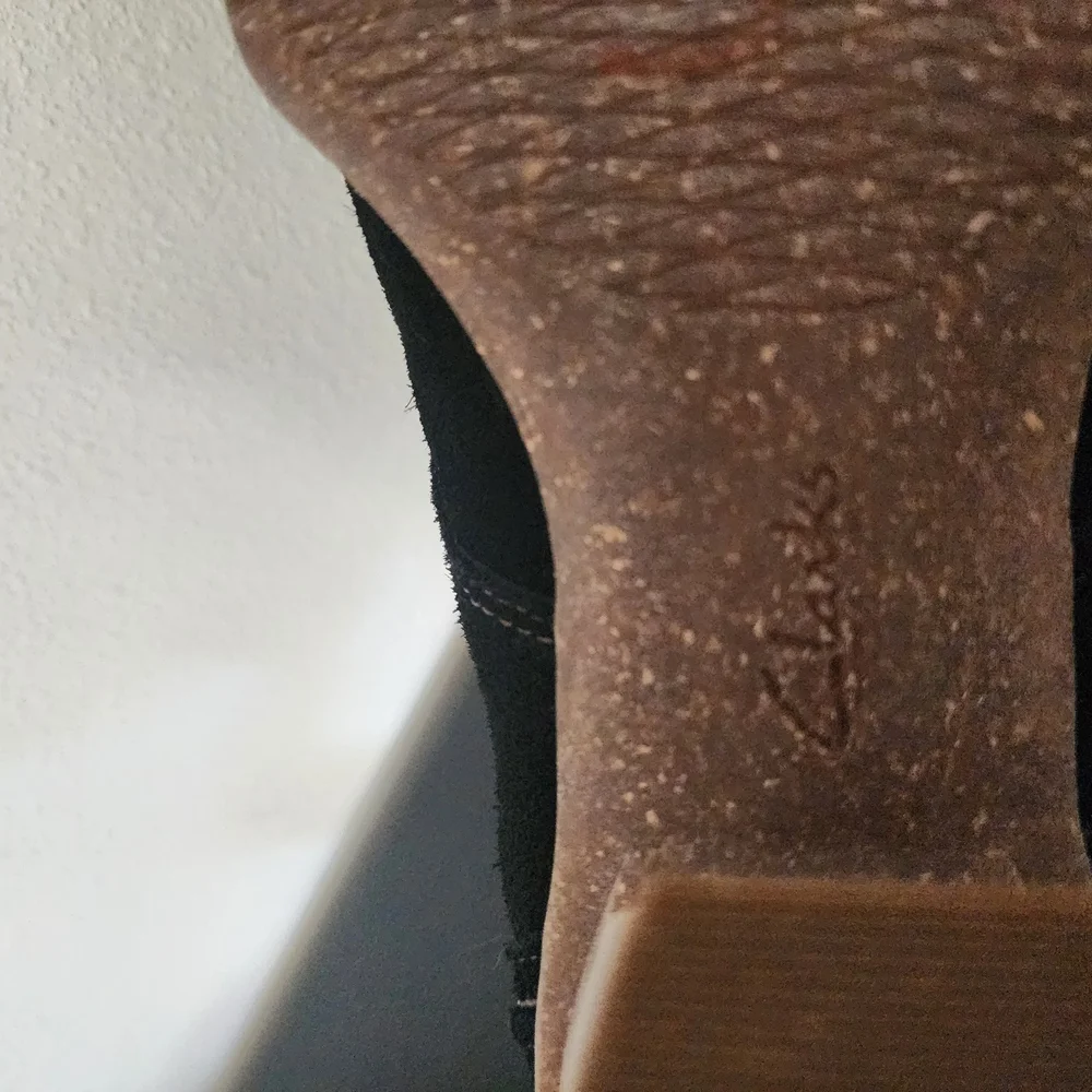 Clarks Artisan Heel Ankle Booties, Black Size9.5 - Picture 9 of 10